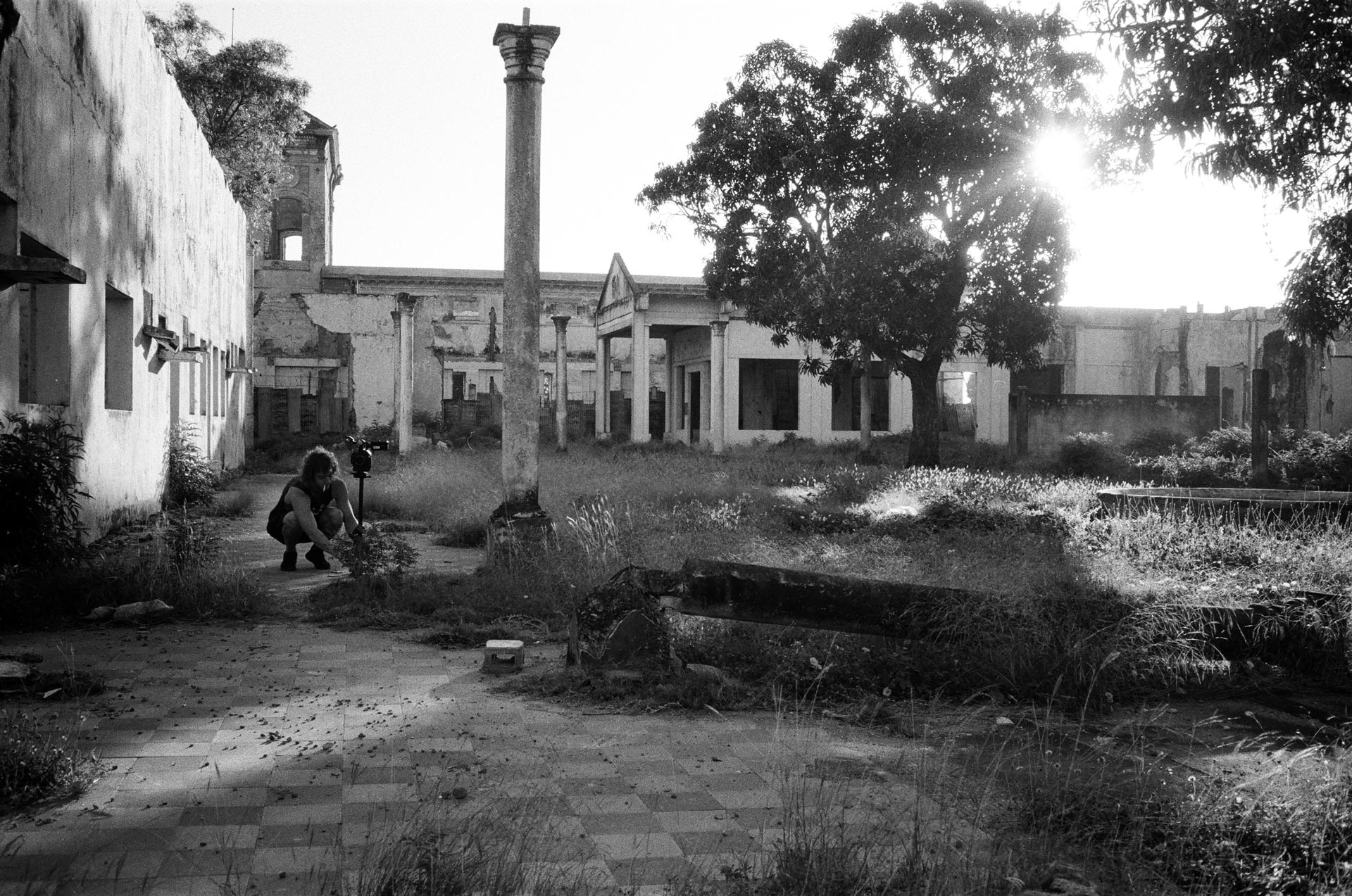 Vincent Ruel-Cote from Les Gamins placing camera in ruins of a building for singer Karim Ouellet music video of La Mer A Boire