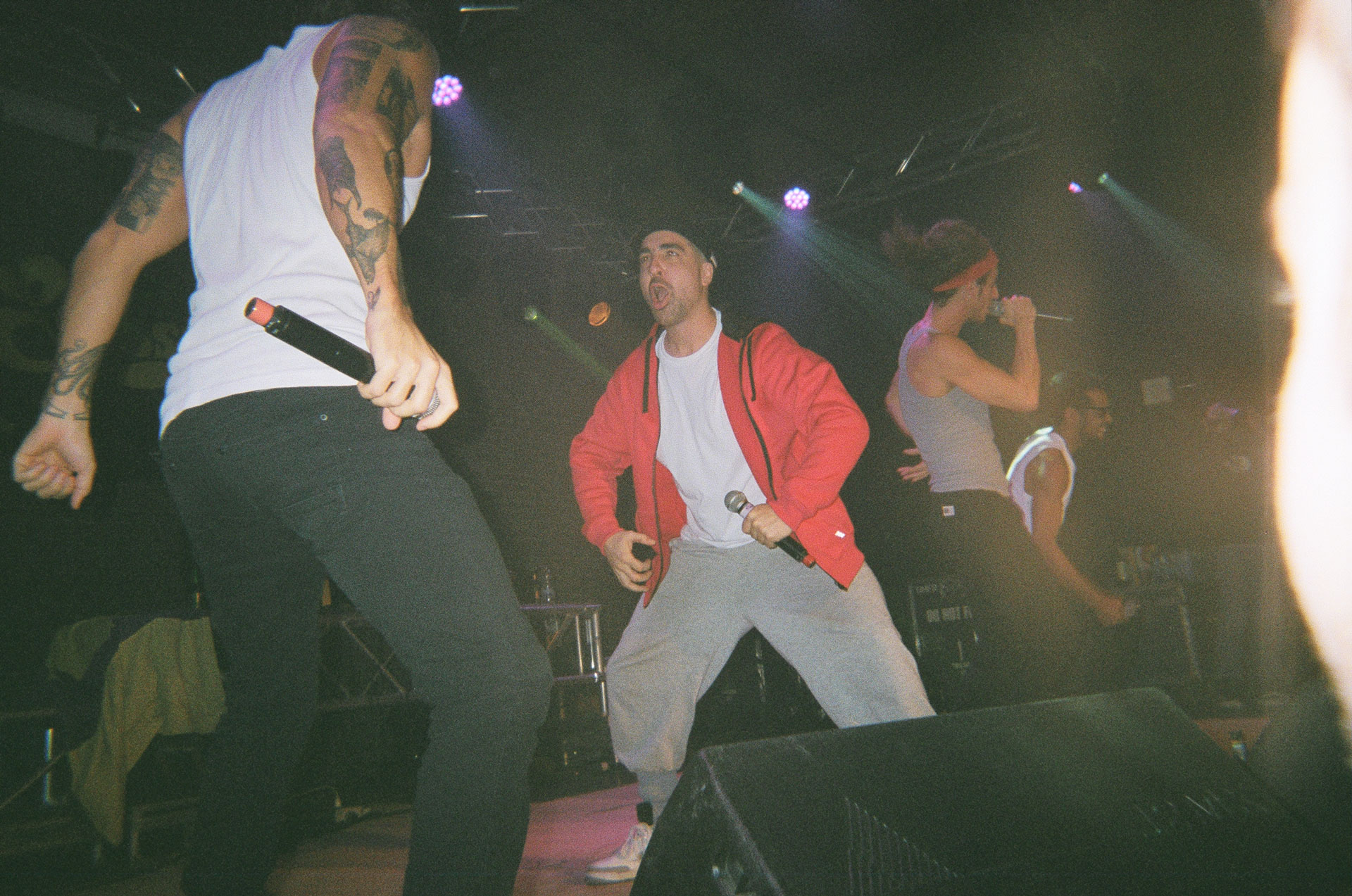 Alaclair Ensemble bandmates being silly on stage screaming at one another in behind the scenes of L'Osstidfilm documentary filmed by Vincent Ruel-Cote from Les Gamins about L'Osstidtour