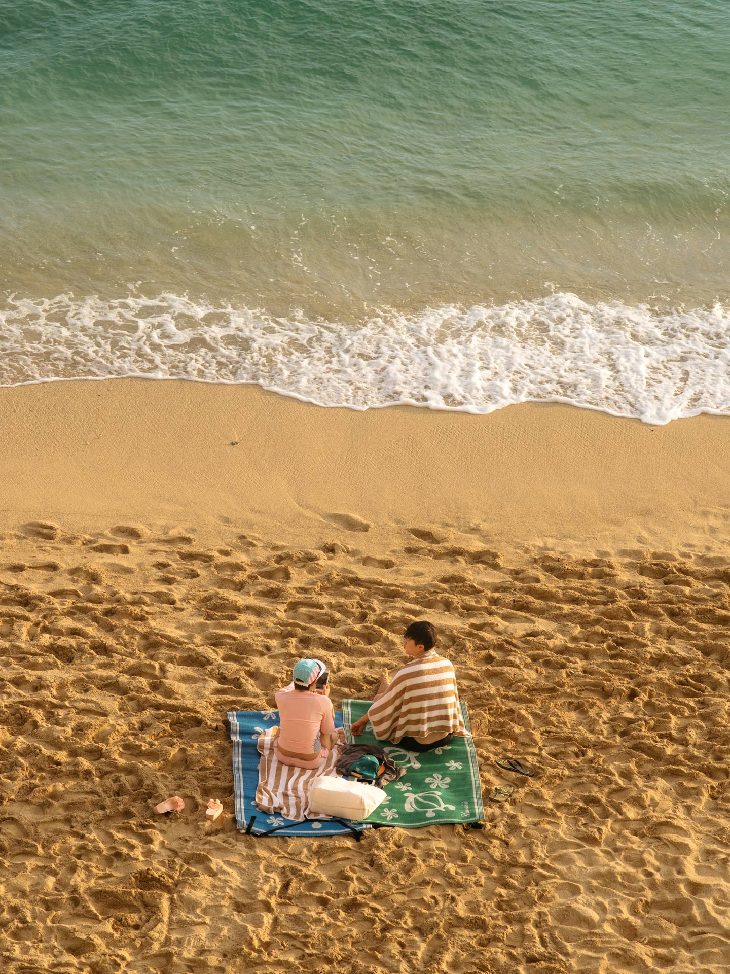 asian tourists on the beach by Alexi Hobbs in Hawaii for enRoute