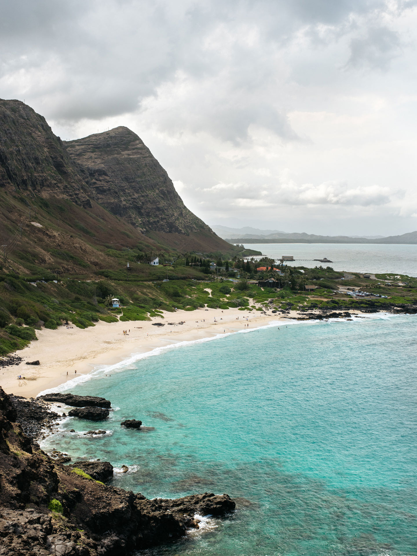 beach side top view of Hawaii by Alexi Hobbs for enRoute