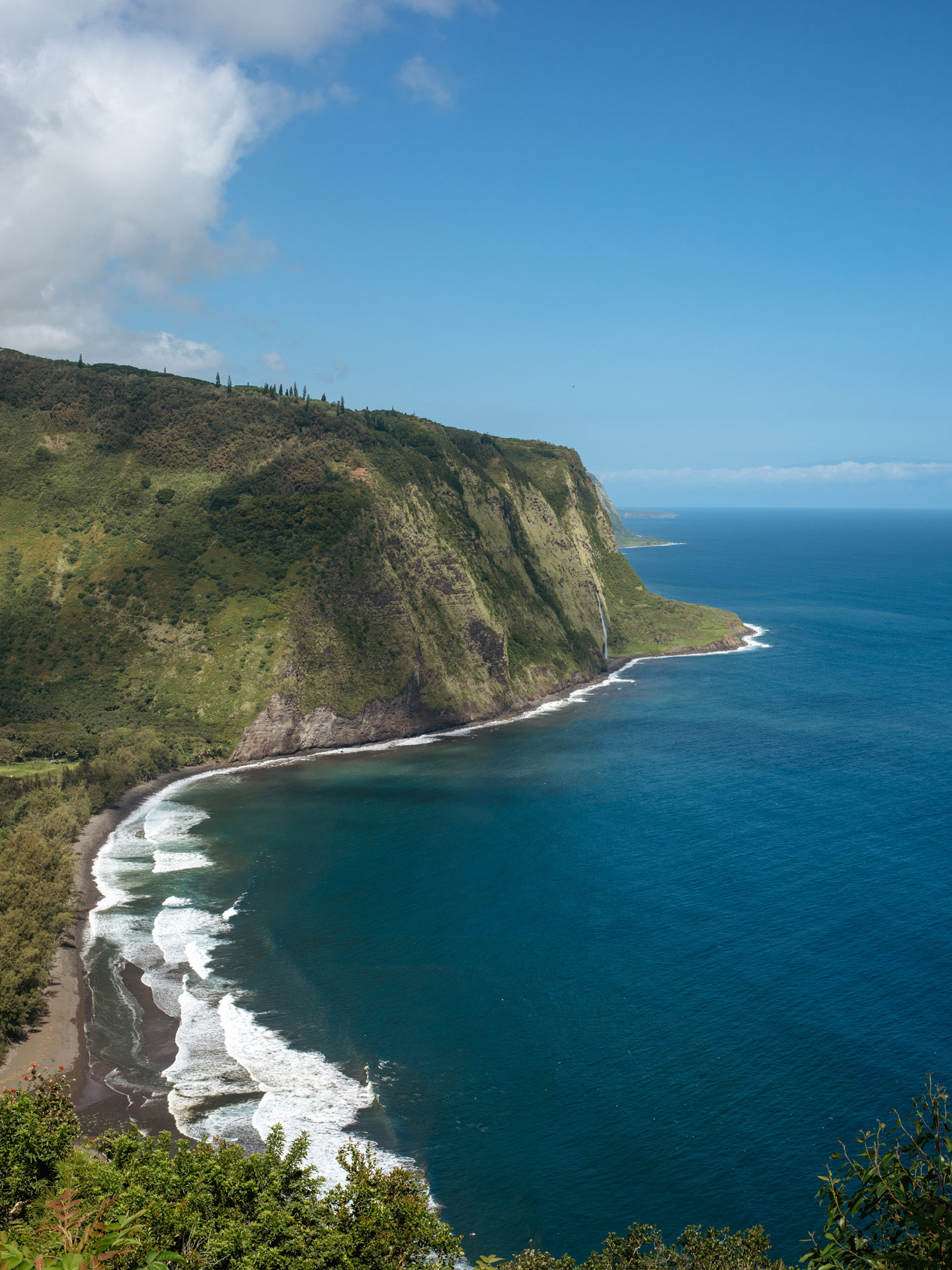 mountain side top view of Hawaii by Alexi Hobbs for enRoute
