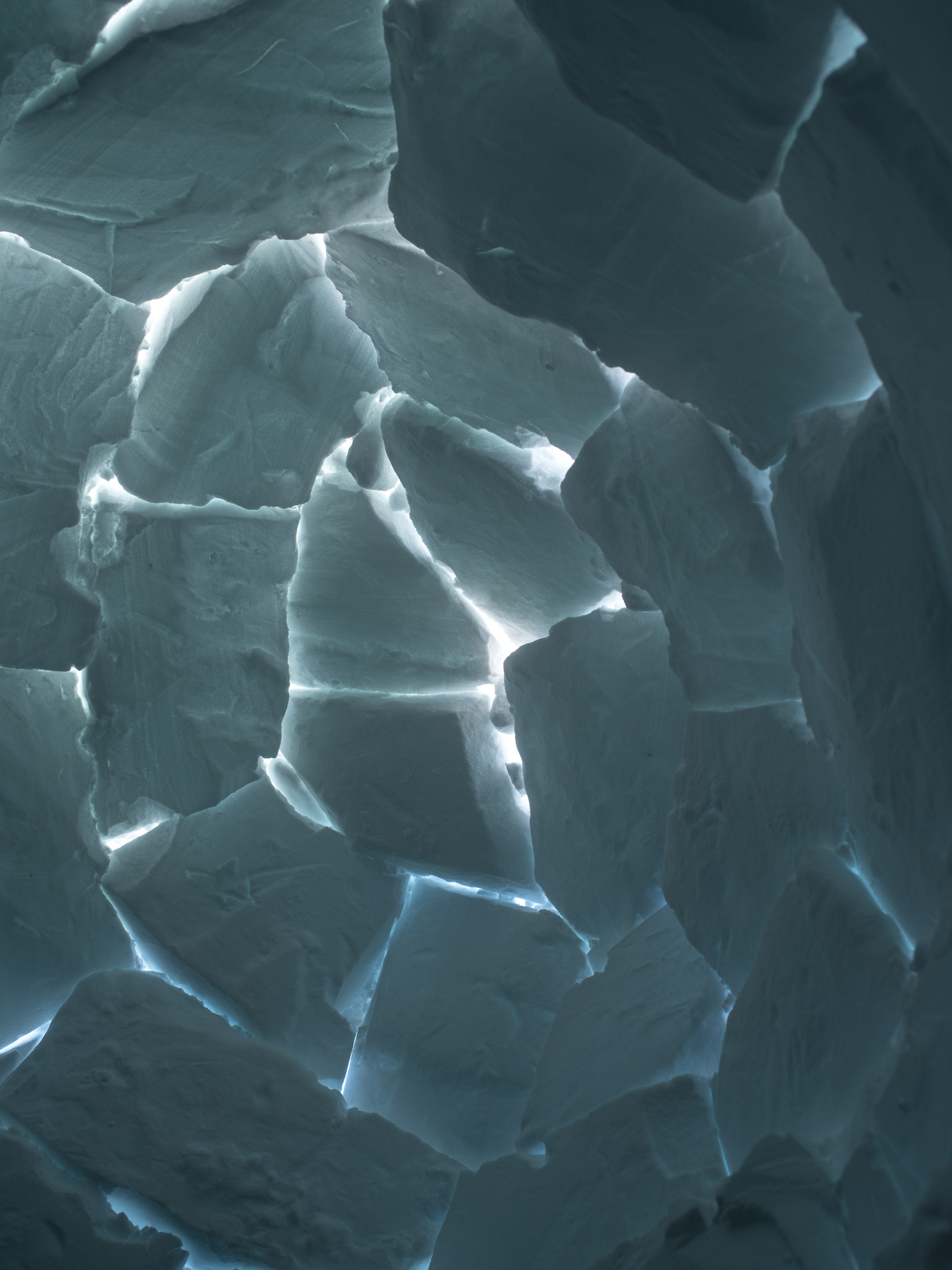 picture of inside an igloo in dark light in Nunavik by Alexi Hobbs for Air Inuit