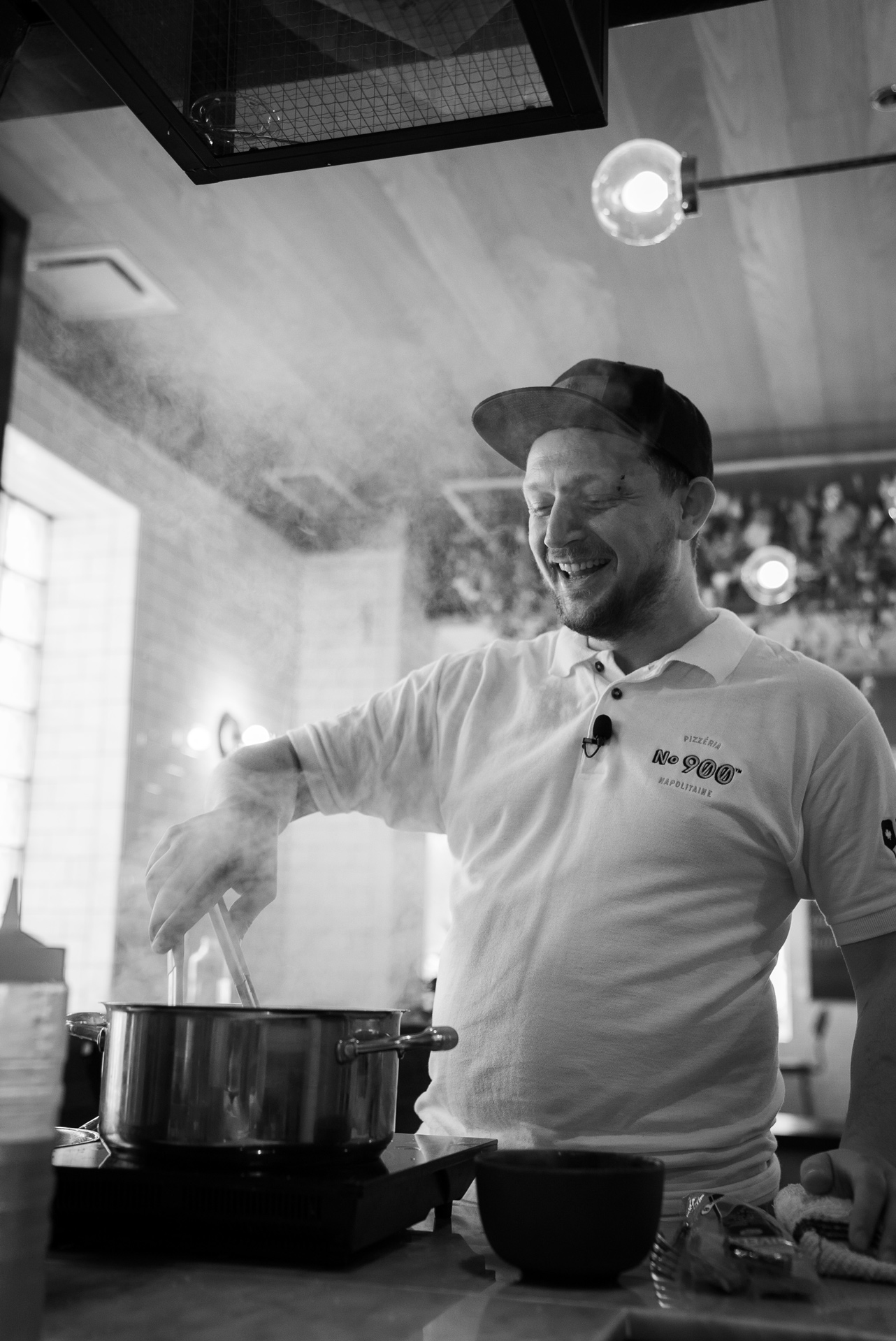 portrait of chef Mirko D'Agata owner of No 900n pizzerias cooking by Bruno Florin