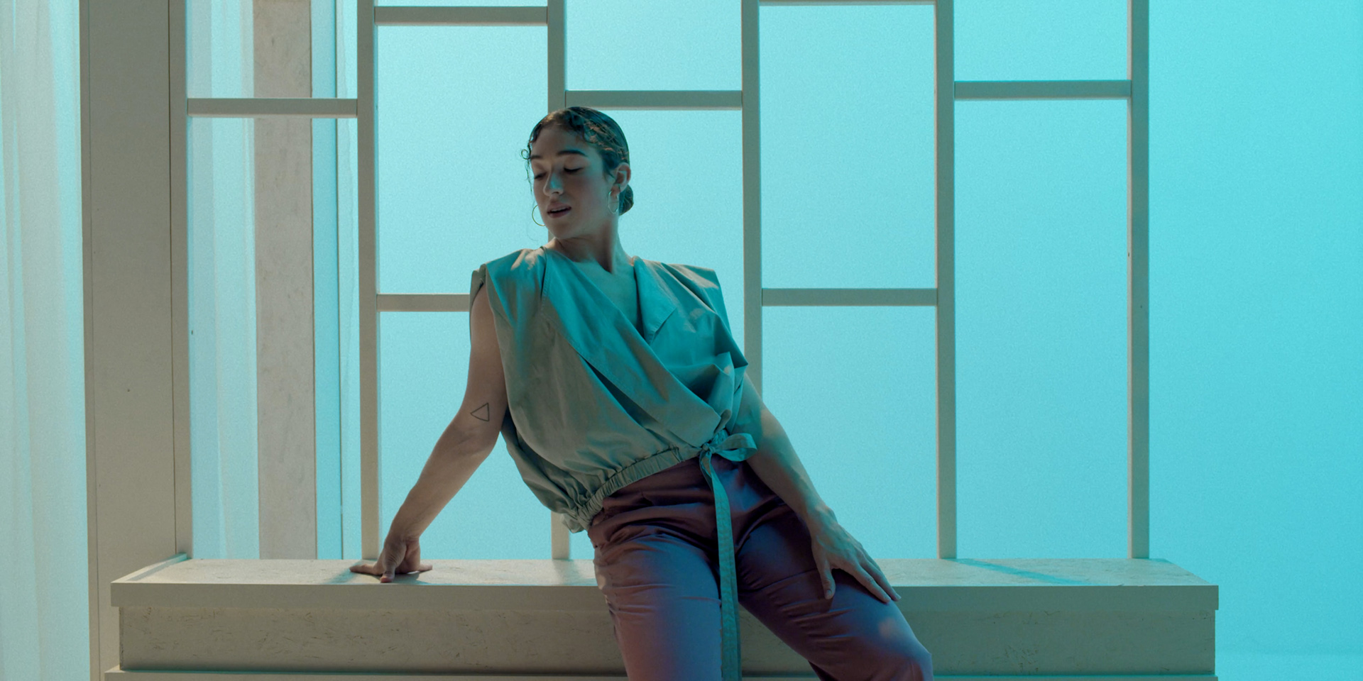 caucasian female dancer dressed in light green by Simon Duhamel for Feelings for Fabrikate