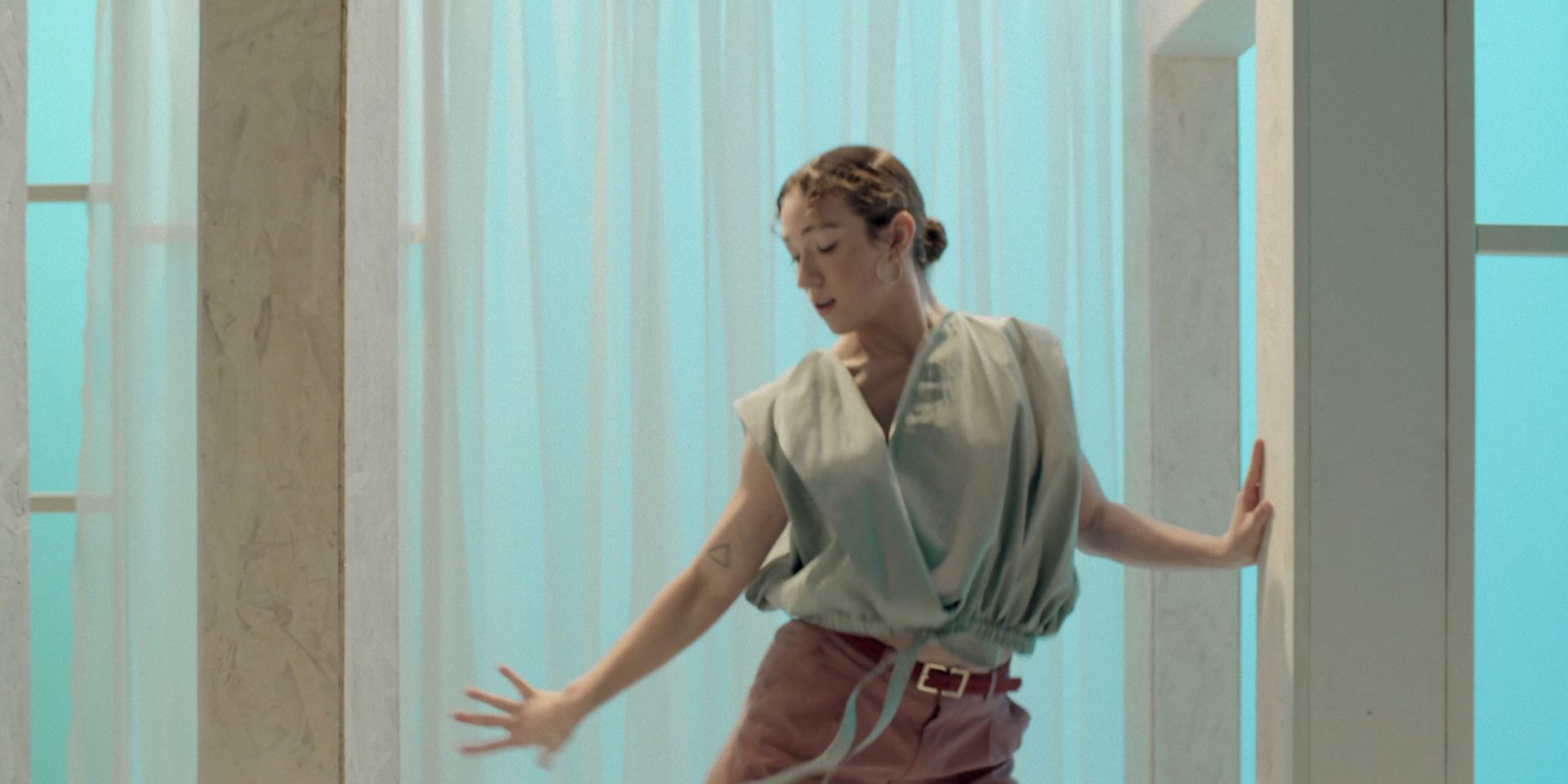 caucasian female dancer dressed in light green by Simon Duhamel for Feelings for Fabrikate
