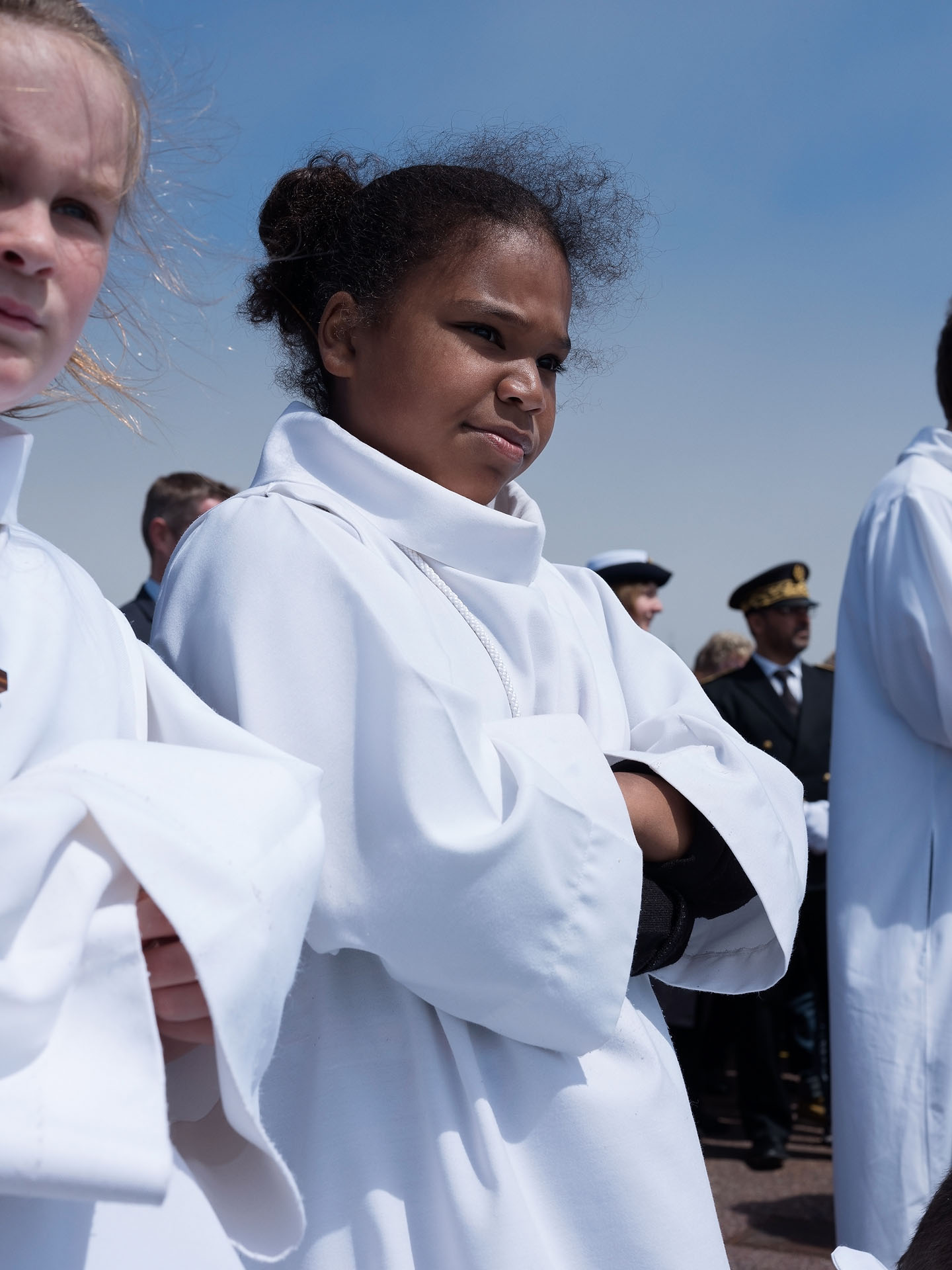 group of kids in religious white robesby Guillaume Simoneau in Saint-Pierre-et-Miquelon for M le mag Le Monde