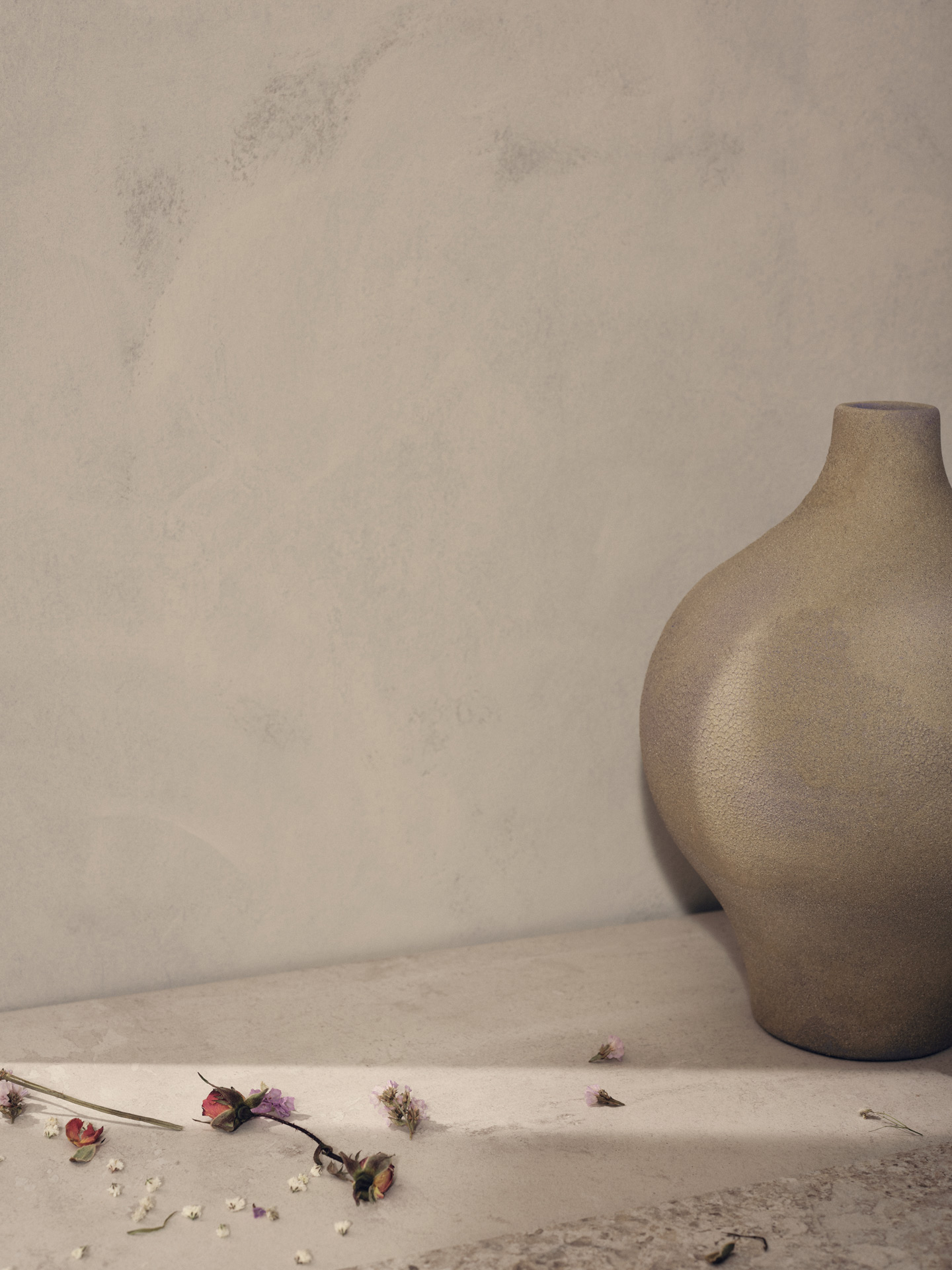 big brown vase with dried flowers next to it for Jean-Paul Fortin summer-spring collection photographed by Maxyme G Delisle with artistic direction, conception and set design by Studio TB