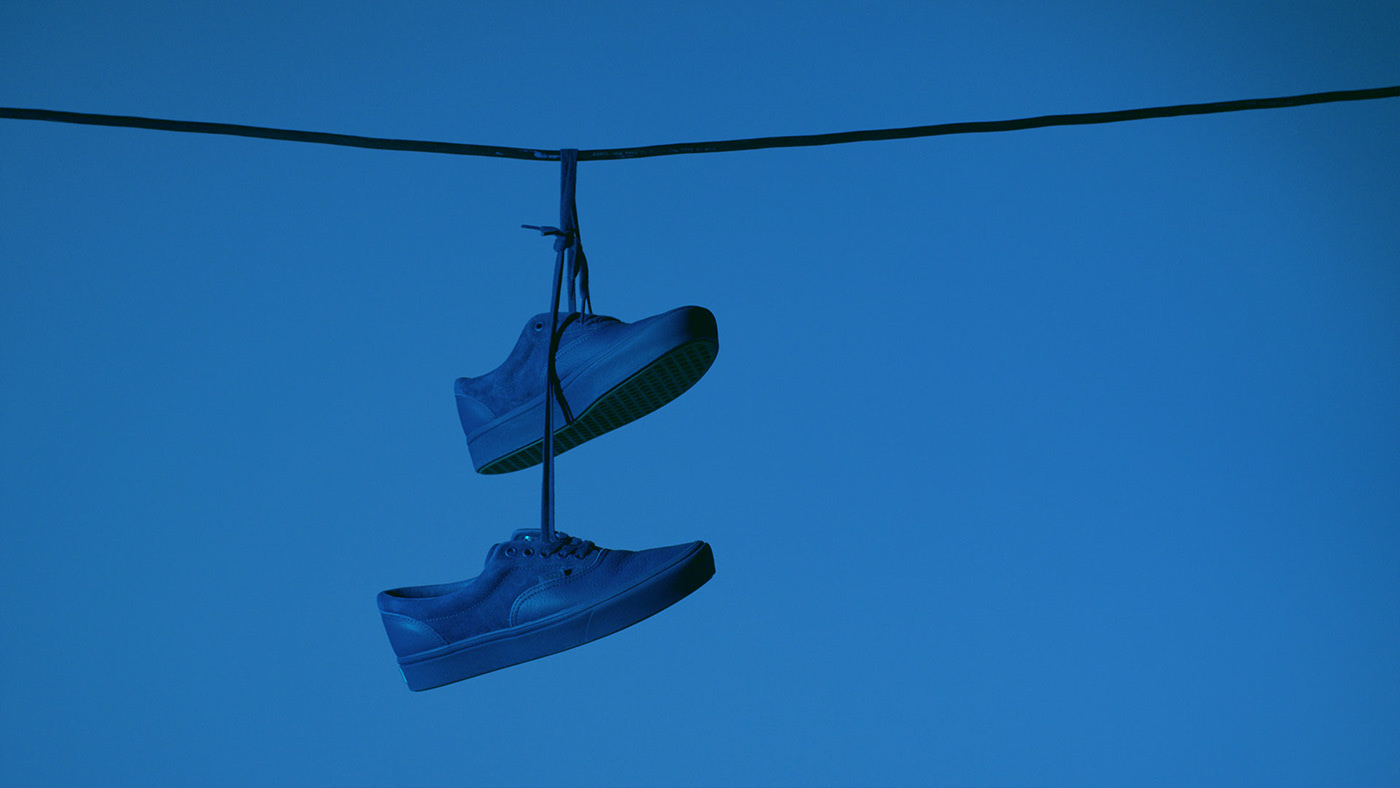 chaussure Vans suspendues pour OTH x VANS par Simon Duhamel