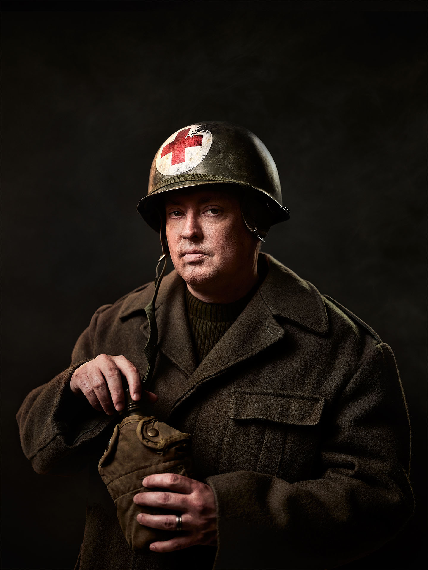 portrait of Mike Ward dressed as a world war one soldier holding gourd by Jocelyn Michel for Voir